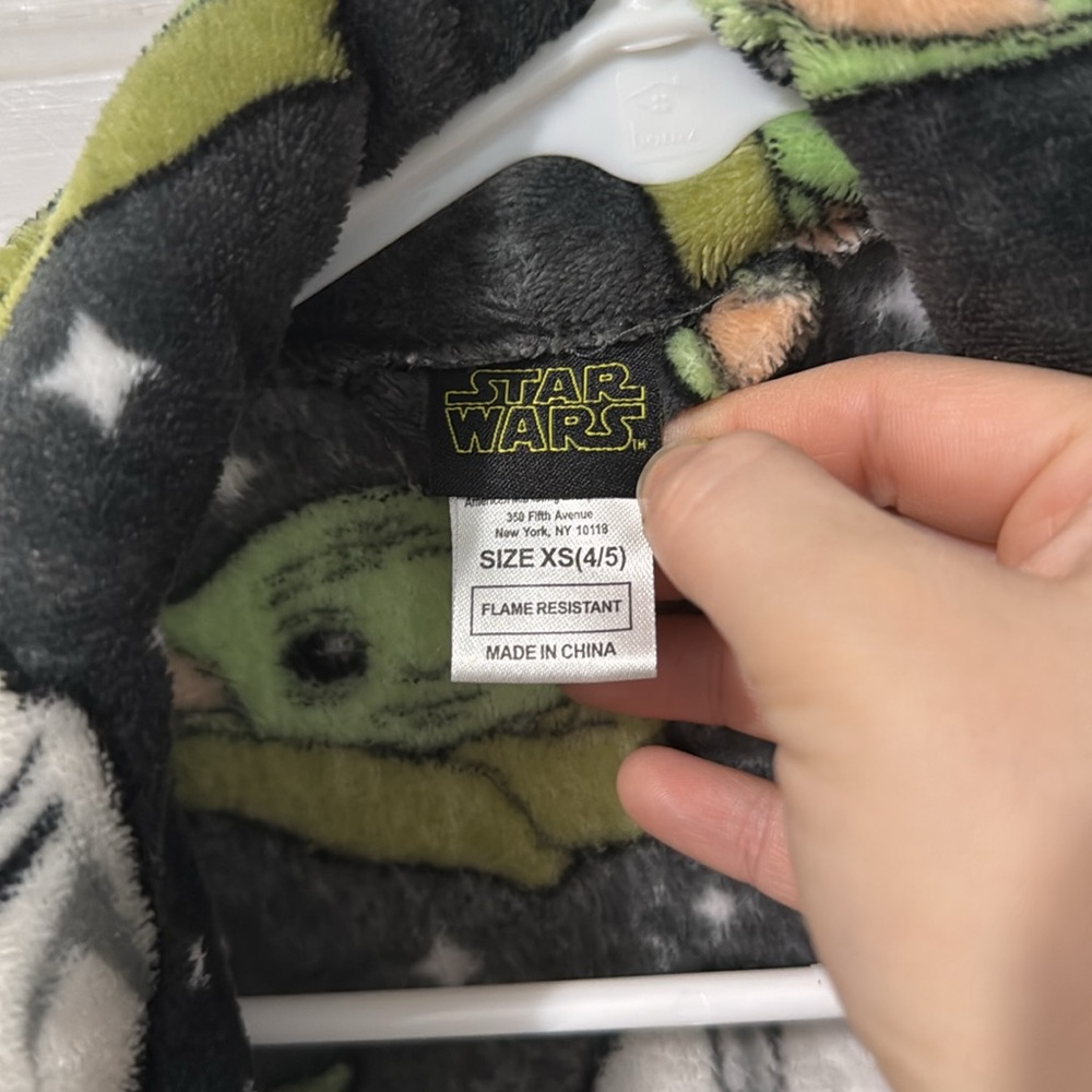 Kid’s Baby Yoda Robe Size 4/5 - Picture 3 of 5